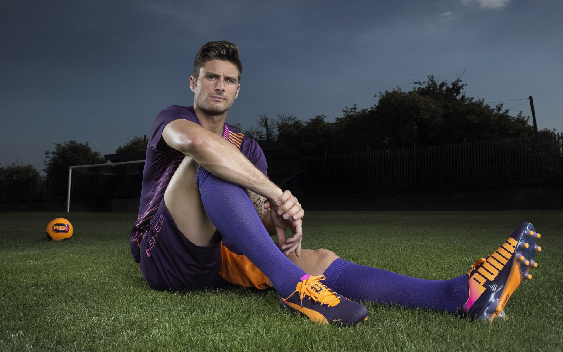 意甲前线对决，比分2-2，明星前锋各贡献一球，场均运球成功率85%，意甲本轮对阵