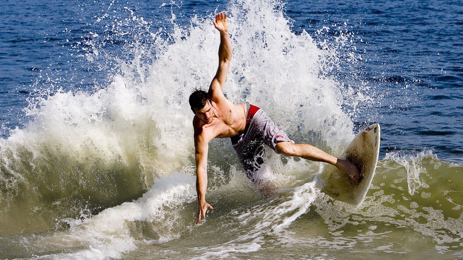 陈佳从跳水跨界蝶泳实现突破，跳水陈佳琪