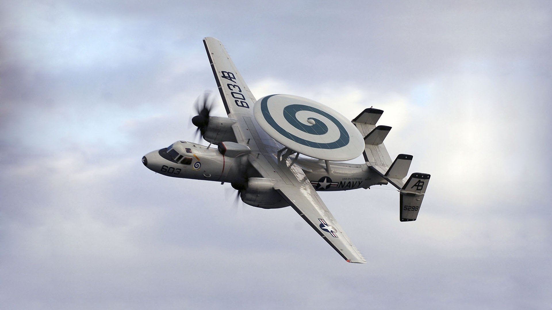 从泥泞到雪地:不同地貌带来的极限驾控,泥泞的雪路